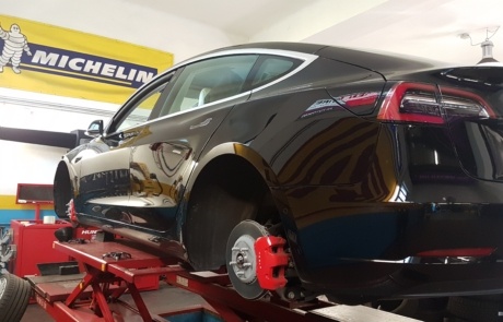 Sostituzione Pneumatici Tesla Milano